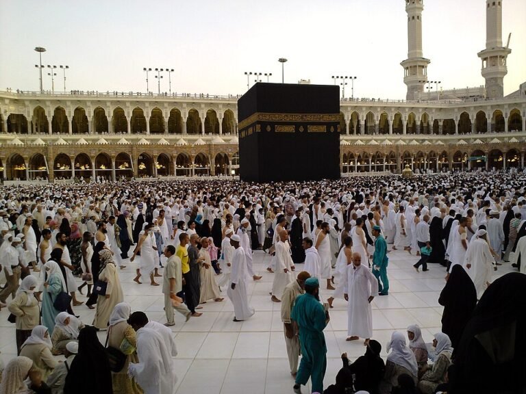 A calm, quieter view of the Grand Mosque courtyard outside peak season