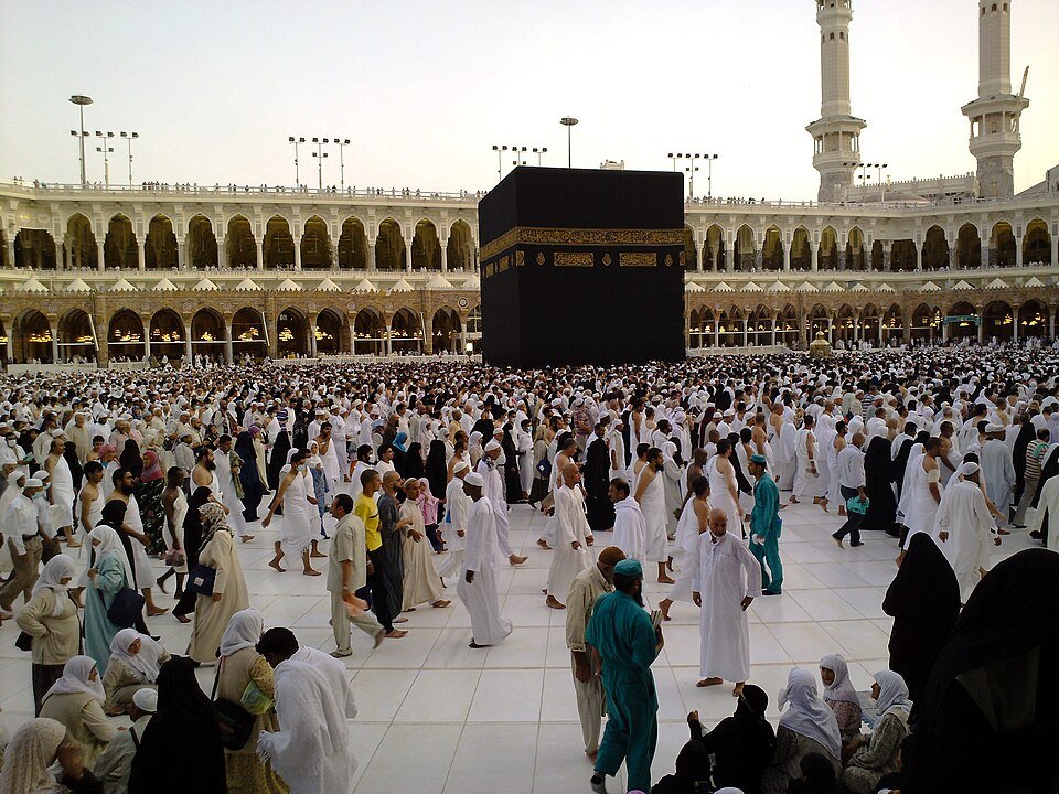 A calm, quieter view of the Grand Mosque courtyard outside peak season