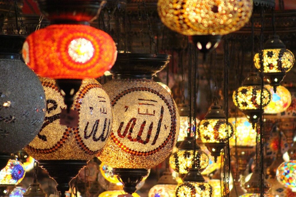 A Ramadan lantern, representing the season when Umrah transport demand rises