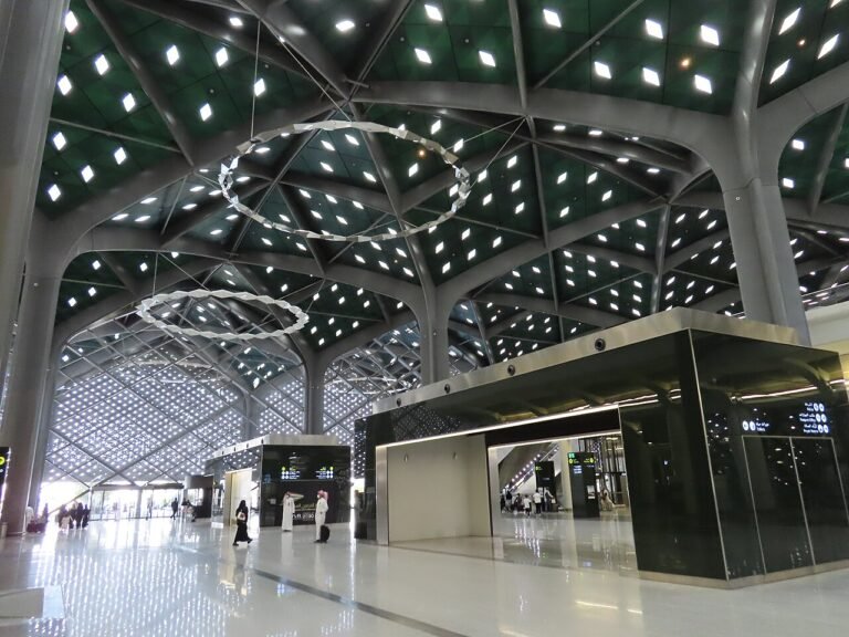 Haramain Train Station to Your Hotel: Booking the First and Last Mile